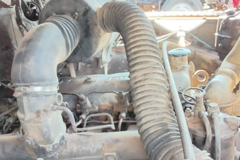 ขายรถ10ล้อเทเลอร์เพลาเดียว(บรรทุกรกเกี่ยว+รถแมคโฮ) อีซุซุ-หน้ายาว-145แรงสภาพสวยพร้มใช้งาย