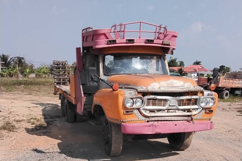 ขายรถ10ล้อเทเลอร์เพลาเดียว(บรรทุกรกเกี่ยว+รถแมคโฮ) อีซุซุ-หน้ายาว-145แรงสภาพสวยพร้มใช้งาย