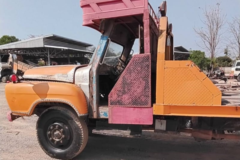 ขายรถ10ล้อเทเลอร์เพลาเดียว(บรรทุกรกเกี่ยว+รถแมคโฮ) อีซุซุ-หน้ายาว-145แรงสภาพสวยพร้มใช้งาย