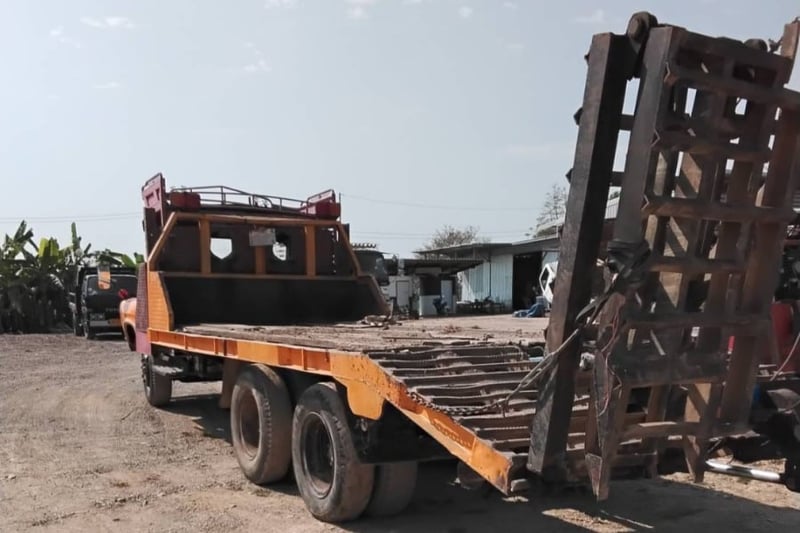 ขายรถ10ล้อเทเลอร์เพลาเดียว(บรรทุกรกเกี่ยว+รถแมคโฮ) อีซุซุ-หน้ายาว-145แรงสภาพสวยพร้มใช้งาย