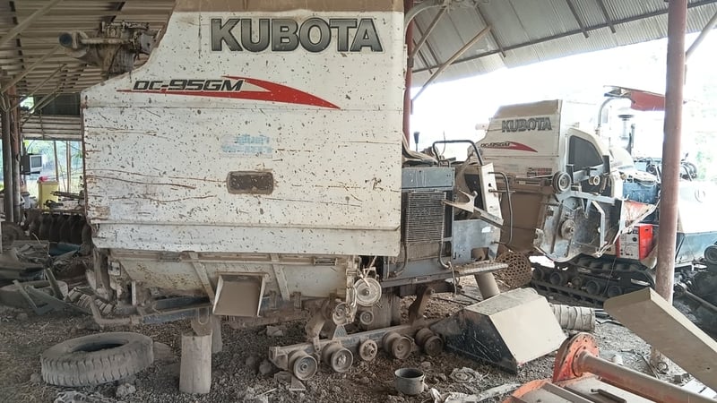 ขายช่วงล่างรถเกี่ยว คูโบต้า รุ่น DC95อุปกรณ์ครบทุกอย่าง (ไม่มีเล่ม)