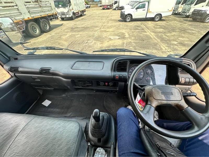 2006 Isuzu npr 130hp