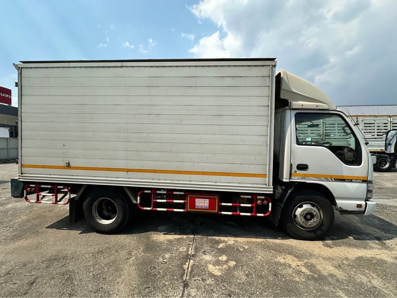 2006 Isuzu npr 130hp