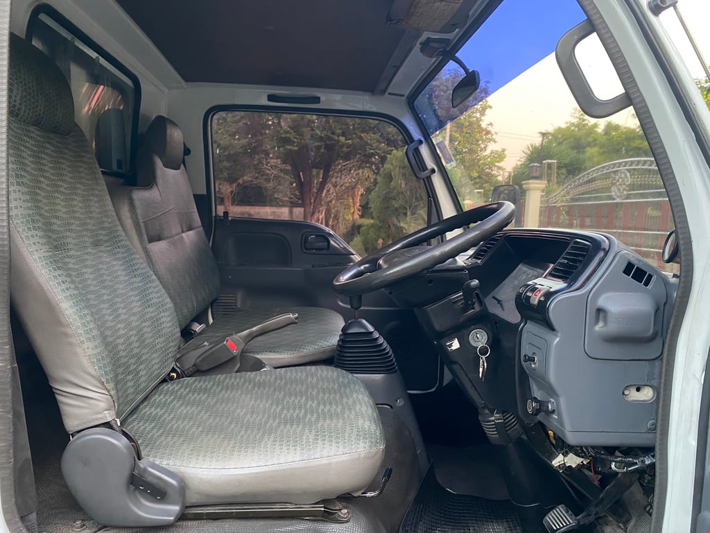 4 ล้อ  NKR การ์ตูน 88 HP. สวยๆ พร้อมใช้