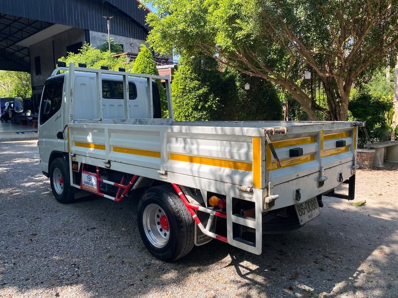 รถ 4 ล้อ มิตซู ฟูโซ่ โฉมใหม่ ปี 58