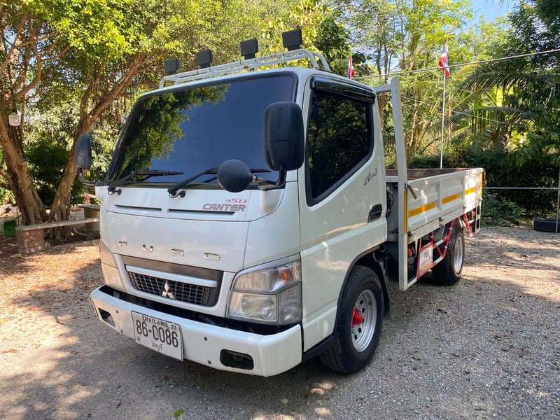 รถ 4 ล้อ มิตซู ฟูโซ่ โฉมใหม่ ปี 58