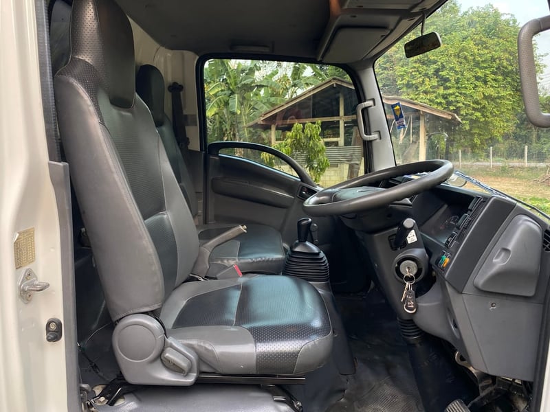 4 ล้อ NLR-130 ตู้แห้ง 3.50 ราคาไม่แพง