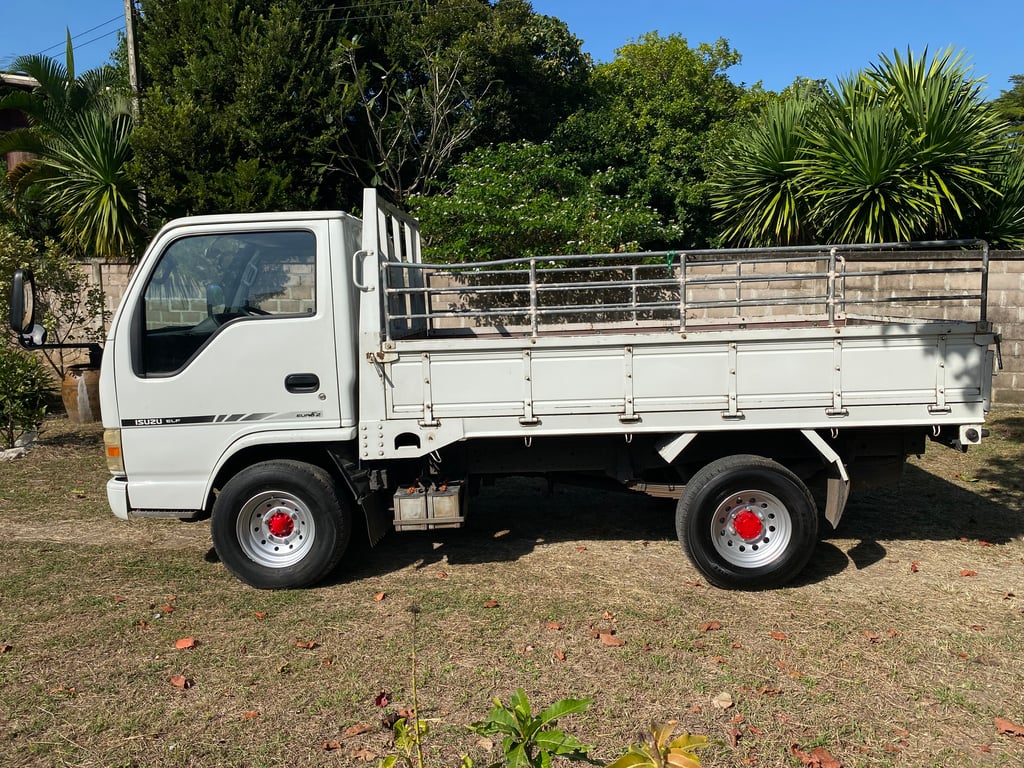 4 ล้อ การ์ตูน NKR-110 สวยๆพร้อมใช้