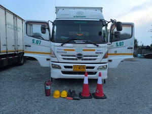 ขายรถบรรทุก6ล้อตู้แห้งประตู10บาน