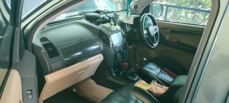 ต้องการขายอีซูซุ 4ประตู ต้องการขายอีซูซุ 4ประตู