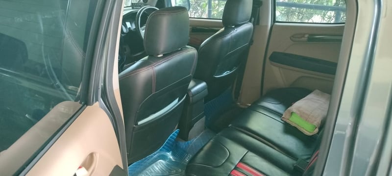 ต้องการขายอีซูซุ 4ประตู ต้องการขายอีซูซุ 4ประตู