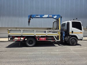 ISUZU NPR 150แรงม้า รถบรรทุก 6ล้อ กระบะเหล็กติดเครน 3 ตัน ปี2012 เลขไมล์ 472,072 กม.