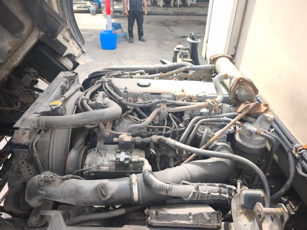 ISUZU NPR 150แรงม้า รถบรรทุก 6ล้อ ตู้เย็น ปี2011 เลขไมล์น้อยกว่า 5,000 กม. พร้อมใช้งาน