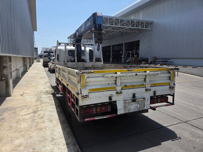 ISUZU NPR 150แรงม้า รถบรรทุก 6ล้อ กระบะเหล็กติดเครน 3 ตัน ปี2012 เลขไมล์ 472,072 กม.