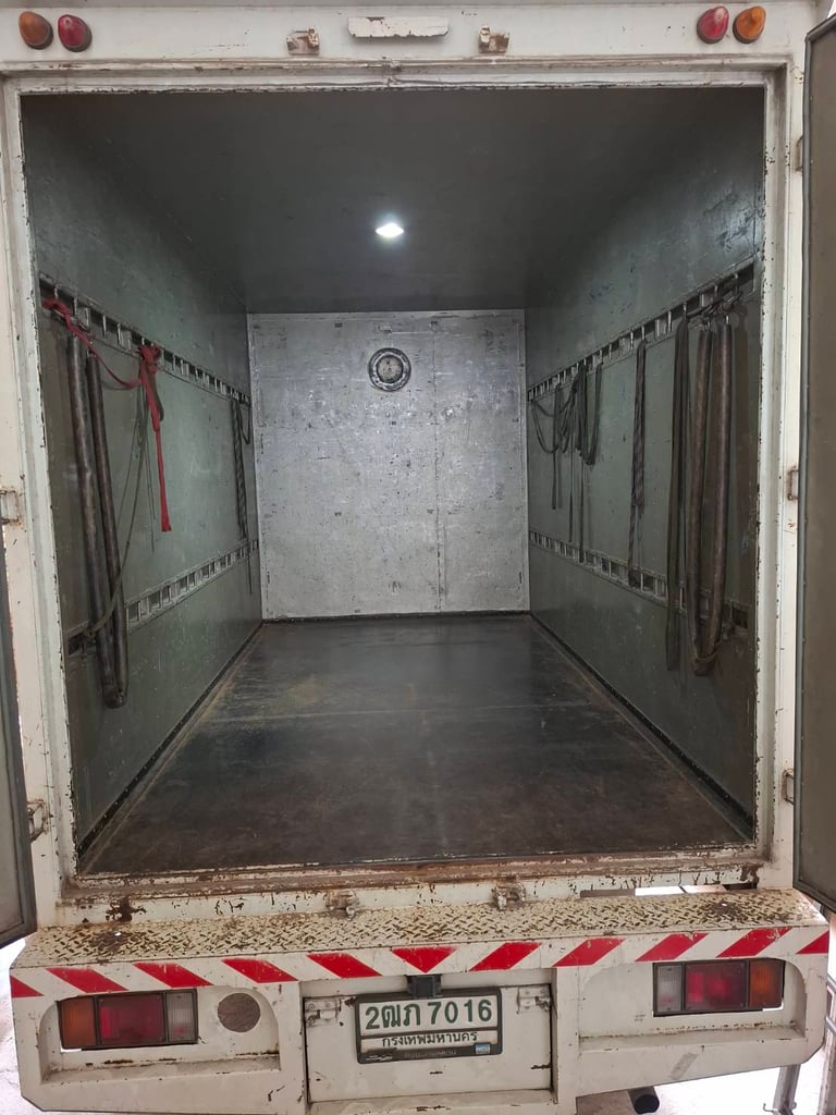 ISUZU NLR 130แรงม้า รถบรรทุก 4ล้อ ตู้แห้ง ปี2019 เลขไมล์ 490,011 กม.