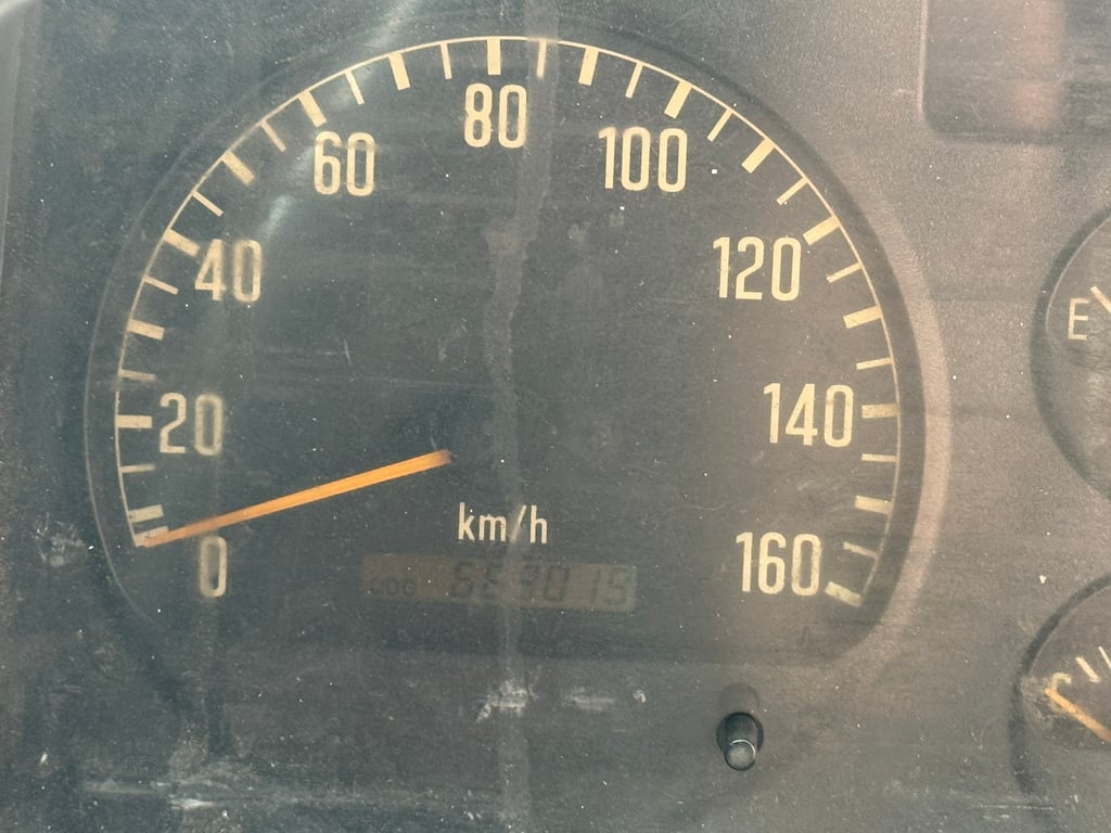 ISUZU NPR 130แรงม้า รถบรรทุก 6ล้อ ตู้แห้ง ปี2002 เลขไมล์ 663,015 กม.