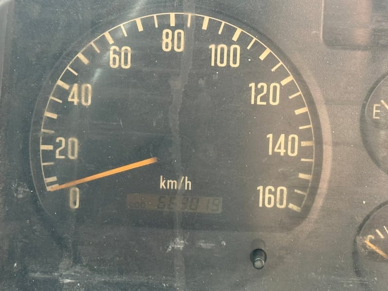 ISUZU NPR 130แรงม้า รถบรรทุก 6ล้อ ตู้แห้ง ปี2002 เลขไมล์ 663,015 กม.