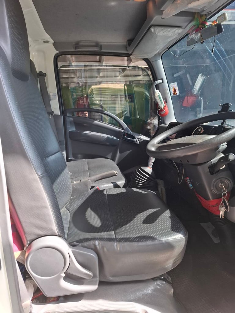 ISUZU NLR 130แรงม้า รถบรรทุก 4ล้อ ตู้แห้ง ปี2019 เลขไมล์ 490,011 กม.