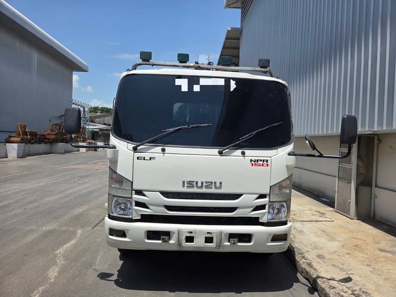ISUZU NPR 150แรงม้า รถบรรทุก 6ล้อ กระบะเหล็กติดเครน 3 ตัน ปี2012 เลขไมล์ 472,072 กม.