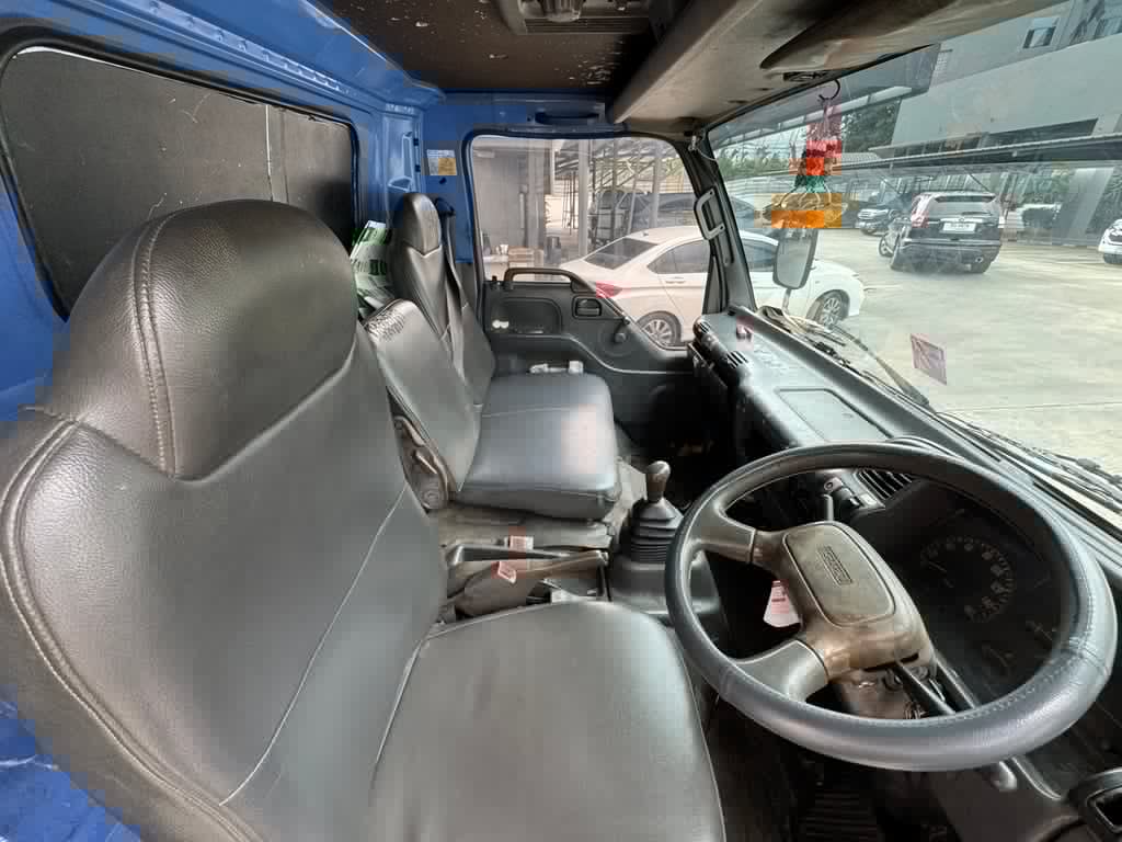 ISUZU NPR 130แรงม้า รถบรรทุก 6ล้อ ตู้แห้ง ปี2002 เลขไมล์ 663,015 กม.