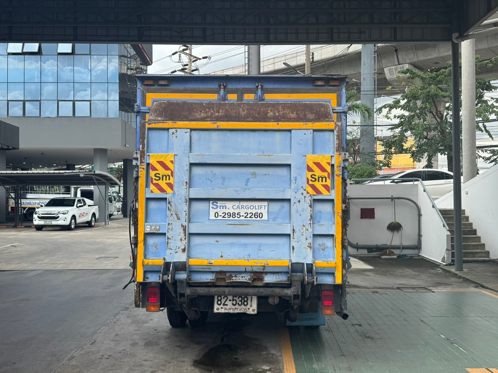 ISUZU NPR 130แรงม้า รถบรรทุก 6ล้อ ตู้แห้ง ปี2002 เลขไมล์ 663,015 กม.