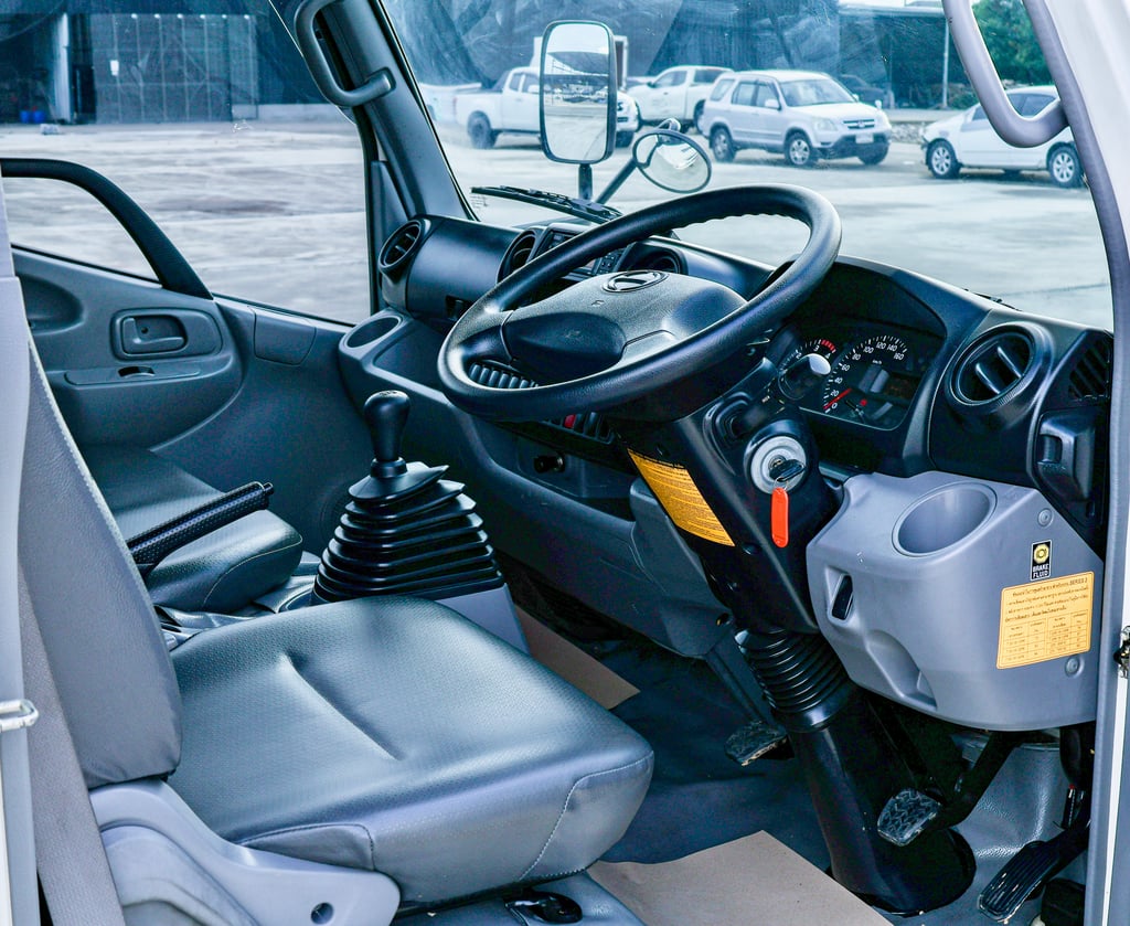 HINO XZU 136แรง ตู้แห้ง ปี2024