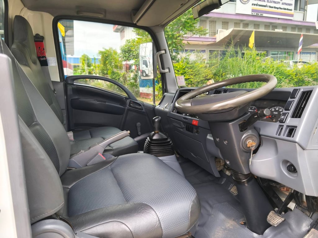 ISUZU NLR 130แรงม้า รถบรรทุก 4ล้อ กระบะคอกสูง ปี2011