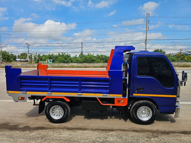 ISUZU NKR 100แรงม้า รถดั้มพ์ ปี2006