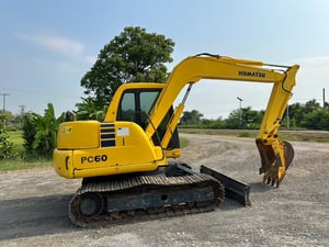 KOMATSU. PC 60-7  เครื่องดี ปั้ม เเรง  345,000 เอวแน่น  แอร์ หนาว  เอกสารอินวอย   รถอยู่ นครปฐม โทร0626426323