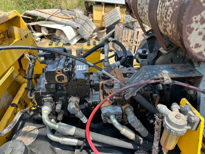 รถบด  SAKAI  SV 520 DF  4,000 ชม   2 เพลา 2 เปลือก  เครื่องดี  1,380,000 ปั้ม แรง เอวแน่น   ไฟฟ้าครบ   เอกสาร เล่มทะเบียน  รถอยู่นครปฐม โทร0626426323