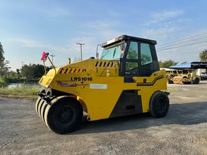 รถบด 9 ล้อ ROAD ROLLER  ราคา 680,000 ปี  16  7,000 ชม นครปฐม เครื่องดี  แรง เร็ว  รุ่นใหม่ แอร์หนาว  เอกสาร เล่มทะเบียน  โทร 0626426323