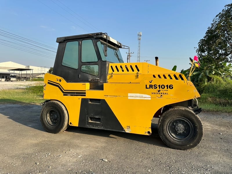 รถบด 9 ล้อ ROAD ROLLER  ราคา 680,000 ปี  16  7,000 ชม นครปฐม เครื่องดี  แรง เร็ว  รุ่นใหม่ แอร์หนาว  เอกสาร เล่มทะเบียน  โทร 0626426323
