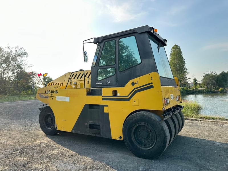 รถบด 9 ล้อ ROAD ROLLER  ราคา 680,000 ปี  16  7,000 ชม นครปฐม เครื่องดี  แรง เร็ว  รุ่นใหม่ แอร์หนาว  เอกสาร เล่มทะเบียน  โทร 0626426323