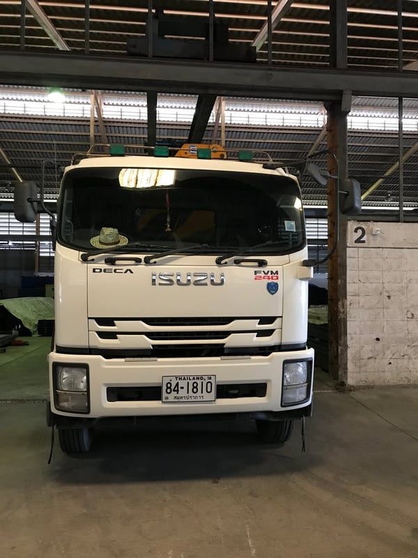 ISUZU FVM 240แรงม้า รถบรรทุก 10ล้อ กระบะเหล็กติดเครน ปี2017