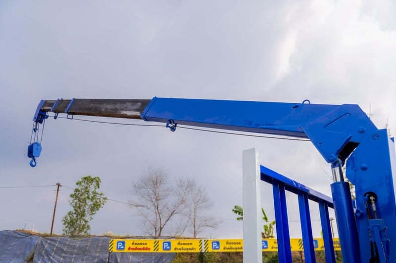 ISUZU FRR รถบรรทุก 6ล้อ กระบะเหล็กติดเครน ปี2018 เลขไมล์ 67,220 กม.