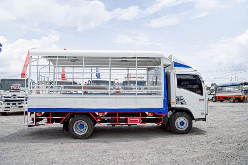 ISUZU NPR รถบรรทุก 6ล้อ สองแถว เลขไมล์ 379,367 กม. ISUZU NPR รถบรรทุก 6ล้อ สองแถว เลขไมล์ 379,367 กม.
