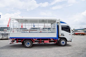 ISUZU NPR รถบรรทุก 6ล้อ สองแถว เลขไมล์ 379,367 กม. ISUZU NPR รถบรรทุก 6ล้อ สองแถว เลขไมล์ 379,367 กม.