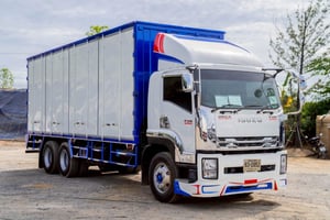 ISUZU FVM รถบรรทุก 10ล้อ ตู้แห้ง ปี2016 เลขไมล์ 207,234 กม.
