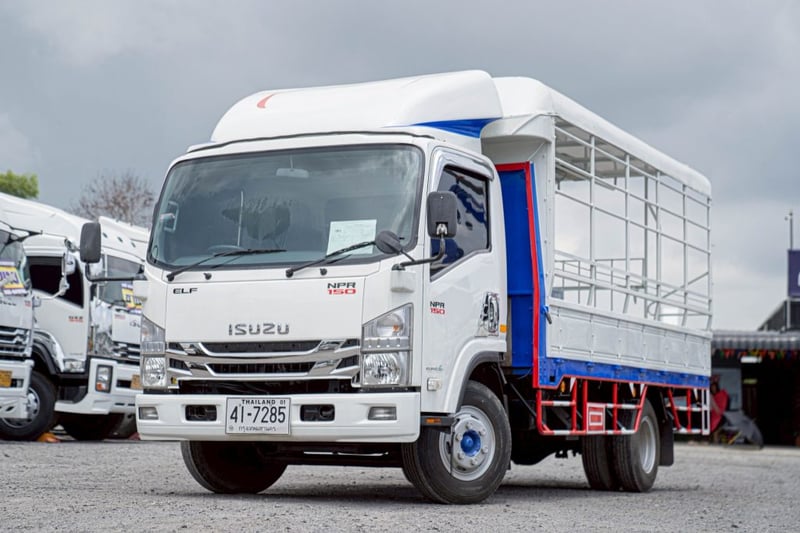 ISUZU NPR รถบรรทุก 6ล้อ สองแถว เลขไมล์ 379,367 กม.