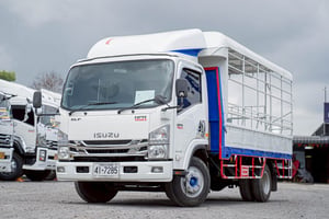 ISUZU NPR รถบรรทุก 6ล้อ สองแถว เลขไมล์ 379,367 กม. ISUZU NPR รถบรรทุก 6ล้อ สองแถว เลขไมล์ 379,367 กม.