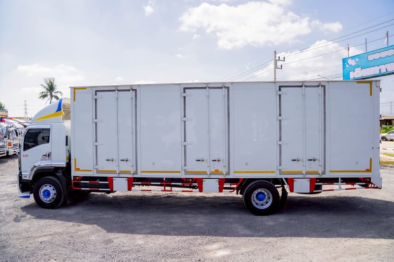 ISUZU FTR รถบรรทุก 6ล้อ ตู้แห้ง ปี2023 เลขไมล์ 242,428 กม.