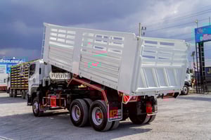 ISUZU FXZ รถบรรทุก 10ล้อ ดั้มพ์ ปี2016 เลขไมล์น้อยกว่า 500,000 กม.