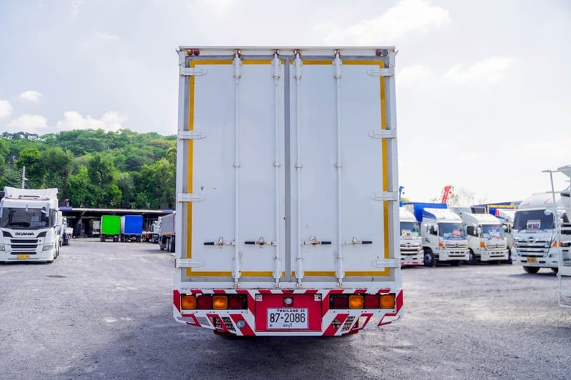 ISUZU FTR รถบรรทุก 6ล้อ ตู้แห้ง ปี2023 เลขไมล์ 242,428 กม.