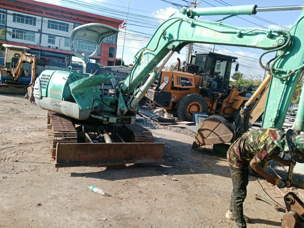 ขายรถแม็คโคร kobelco sk45 ใช้งานดี บุ้งกี๋ ใบซื้อขาย ราคา199,000