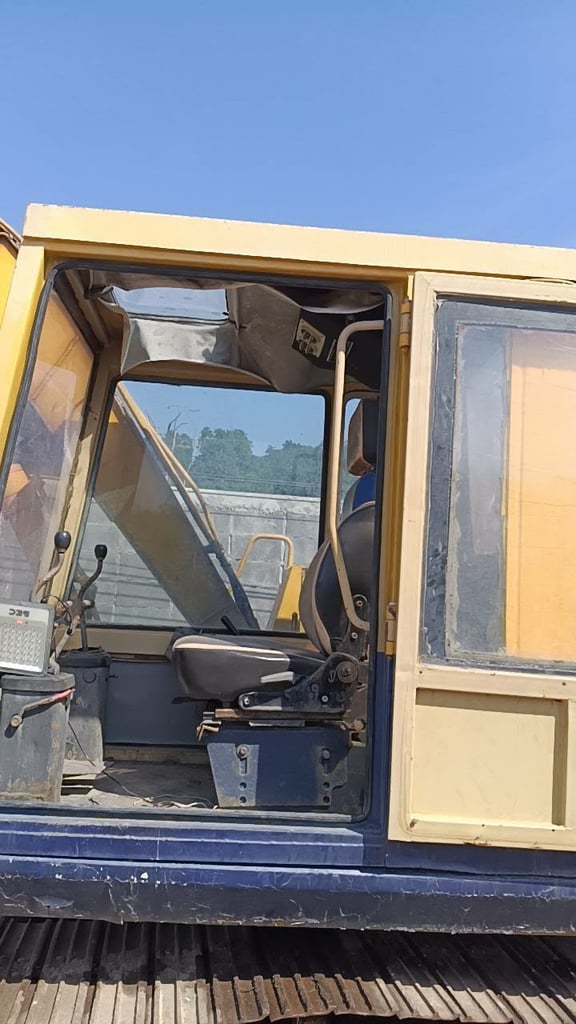 ขายรถแม็คโครkomatsu pc60-5 บูมยาว ใช้งานดี ใบซื้อขายราคา2.6แสน ขายรถแม็คโครkomatsu pc60-5 บูมยาว ใช้งานดี ใบซื้อขายราคา2.6แสน