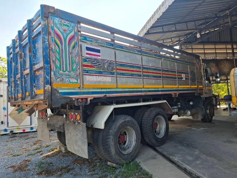 ขายรถ10ล้อ2เพลาmitsubishi 220แรง ใช้งานดี มีทะเบียน ราคา5.7แสน