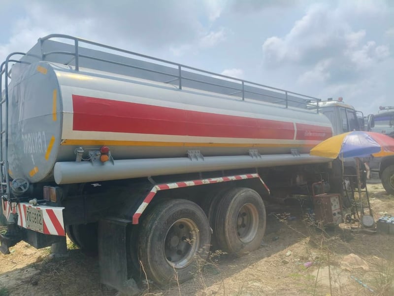 รถ10ล้อน้ำมันปามnissan 290แรง ใช้งานดี มีทะเบียน ราคาถูกดีๆๆ580,000 รถ10ล้อน้ำมันปามnissan 290แรง ใช้งานดี มีทะเบียน ราคาถูกดีๆๆ580,000