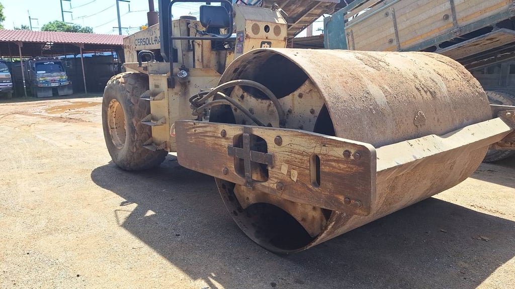 รถบด10ตัน2เพลา ingersoland sd100D ใช้งานดี มีทะเบียน ราคาถูกดี3.7แสน