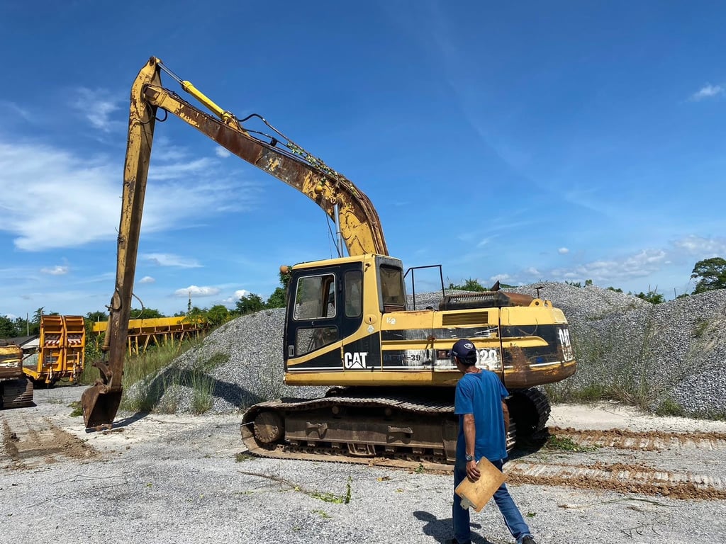 ขาย2คันรวม cat320v2 บูมยาว1 สั้น1 ตามสภาพ ราคา5.8แสน