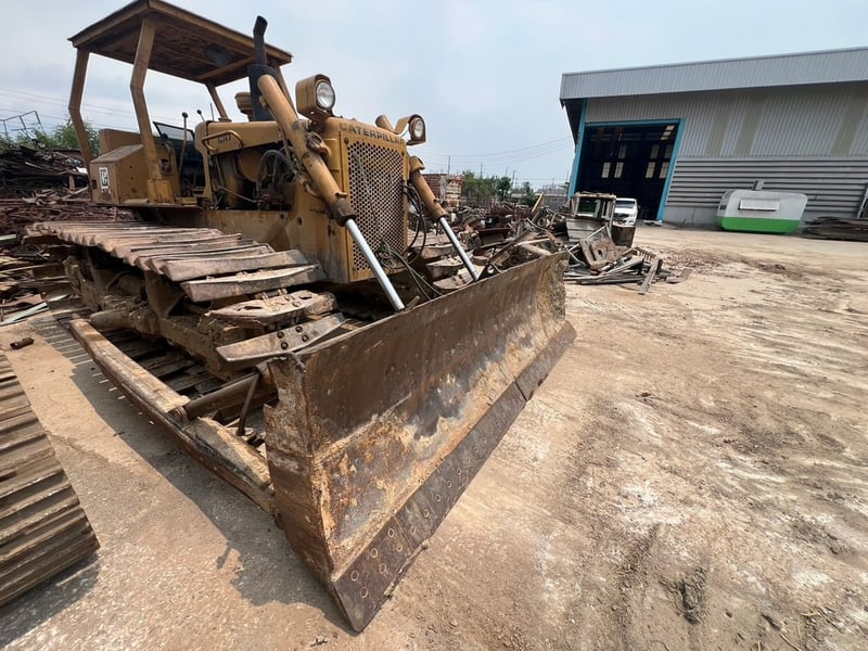 รถแทรกเตอร์CAT D5B 10z ใช้งานดี ใบซื้อvาย ราคา6.4แสน